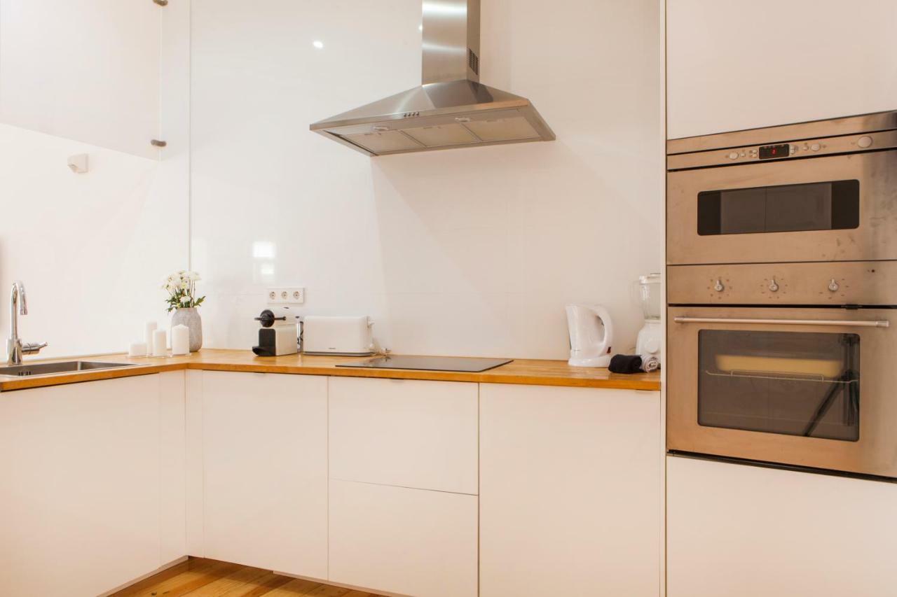 Cozy 1St Floor Flat Central Chiado District With Balconies And Ac 19Th Century Building Lisbona Esterno foto
