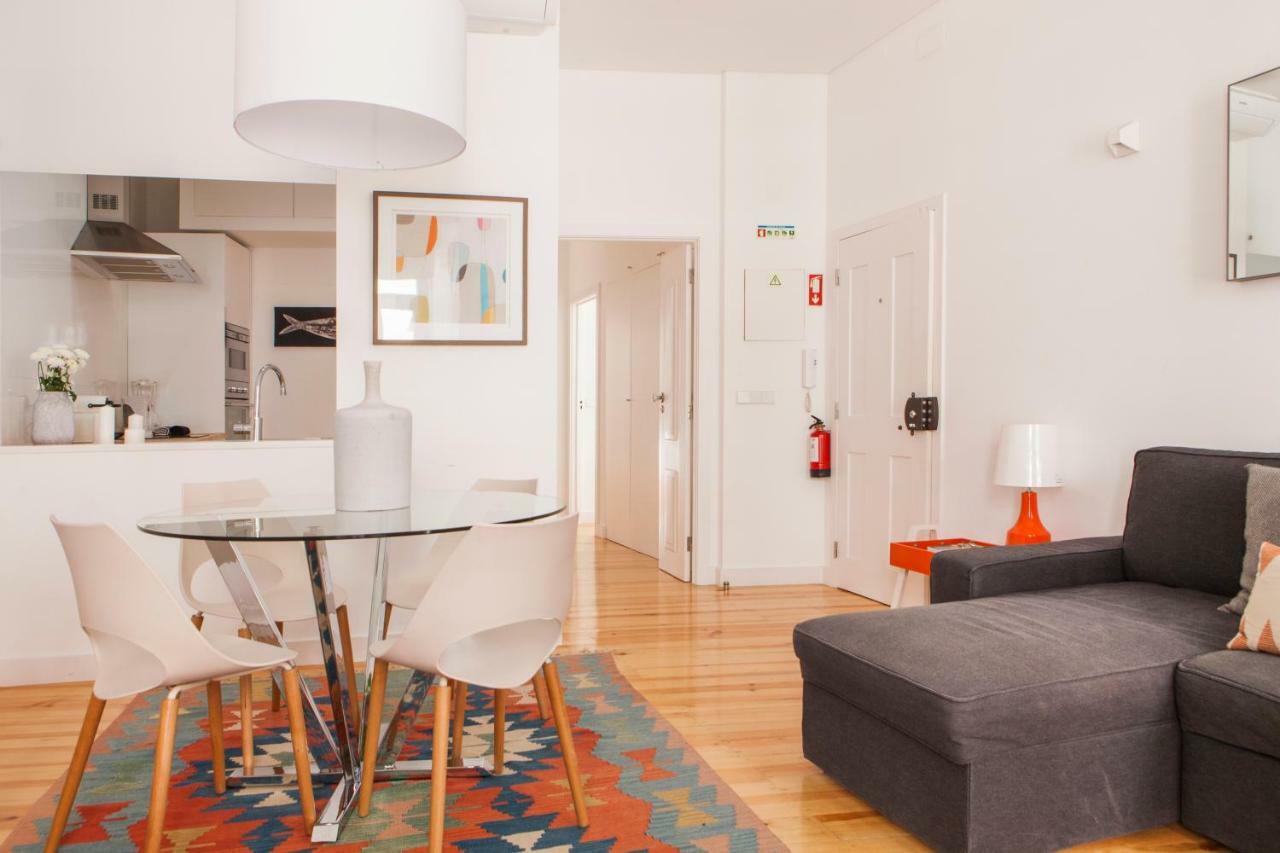 Cozy 1St Floor Flat Central Chiado District With Balconies And Ac 19Th Century Building Lisbona Esterno foto