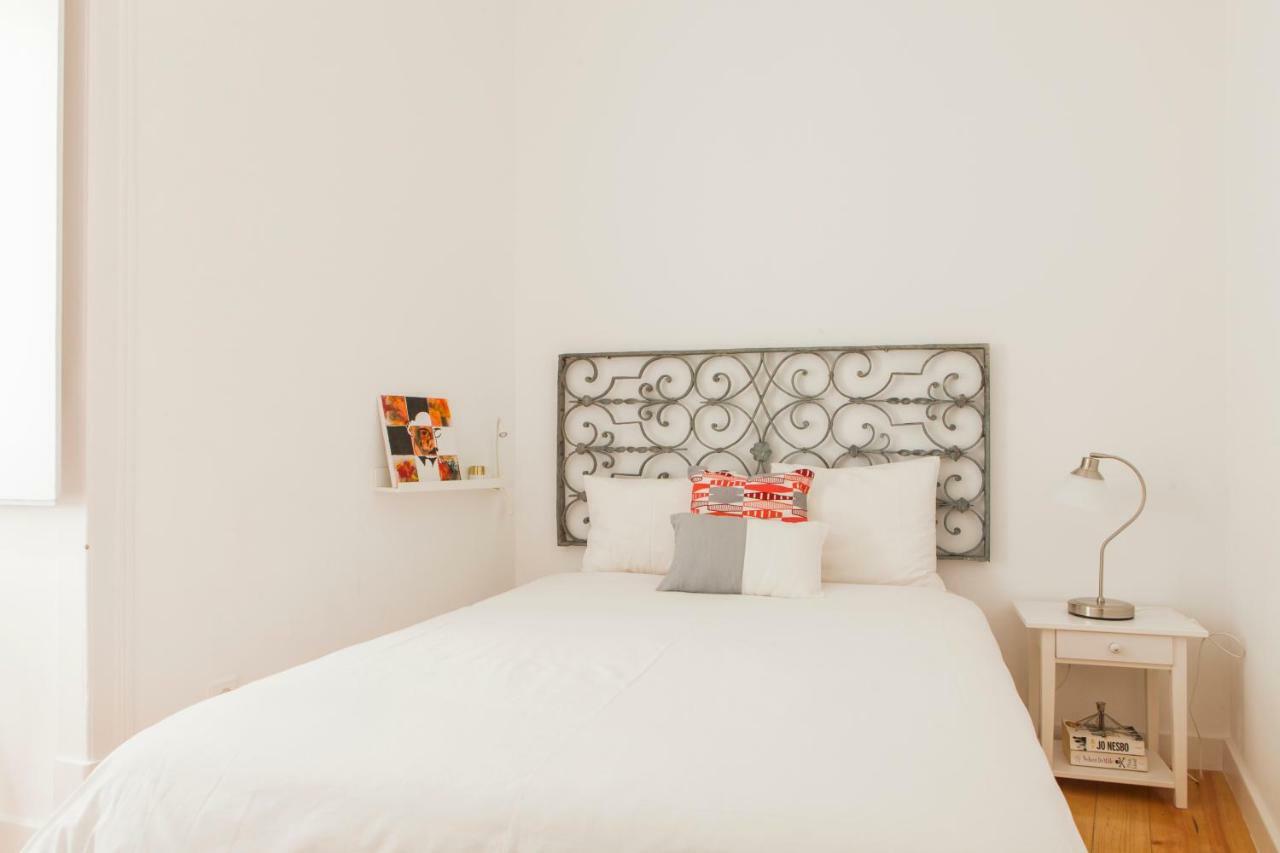 Cozy 1St Floor Flat Central Chiado District With Balconies And Ac 19Th Century Building Lisbona Esterno foto