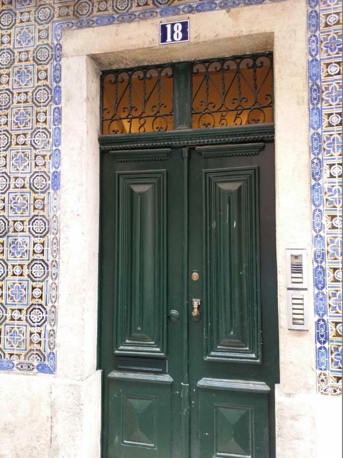 Cozy 1St Floor Flat Central Chiado District With Balconies And Ac 19Th Century Building Lisbona Esterno foto