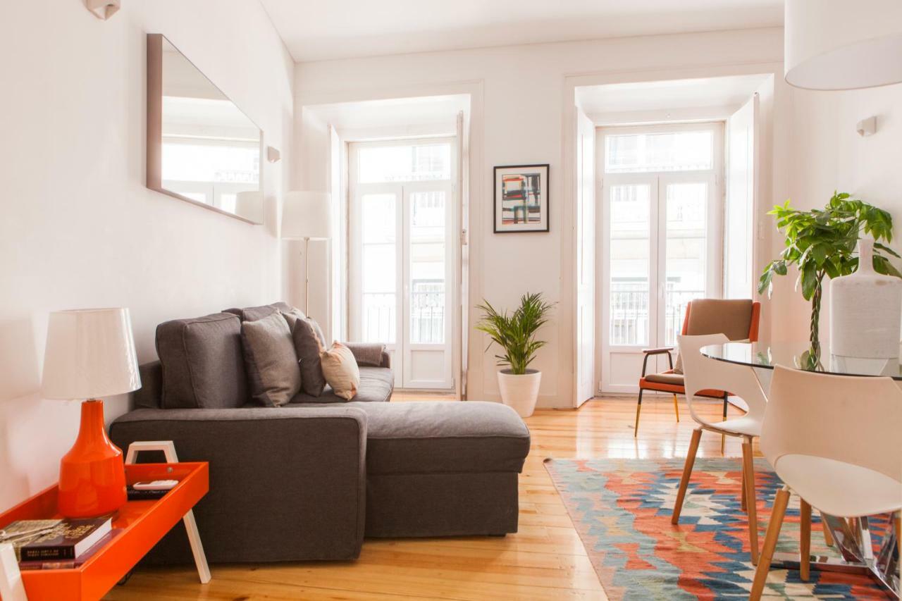 Cozy 1St Floor Flat Central Chiado District With Balconies And Ac 19Th Century Building Lisbona Esterno foto
