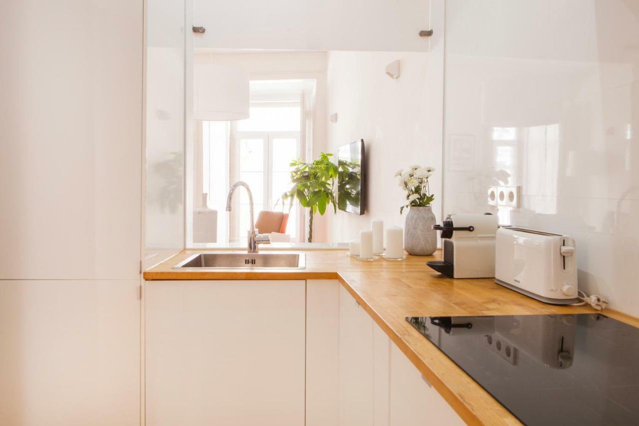 Cozy 1St Floor Flat Central Chiado District With Balconies And Ac 19Th Century Building Lisbona Esterno foto