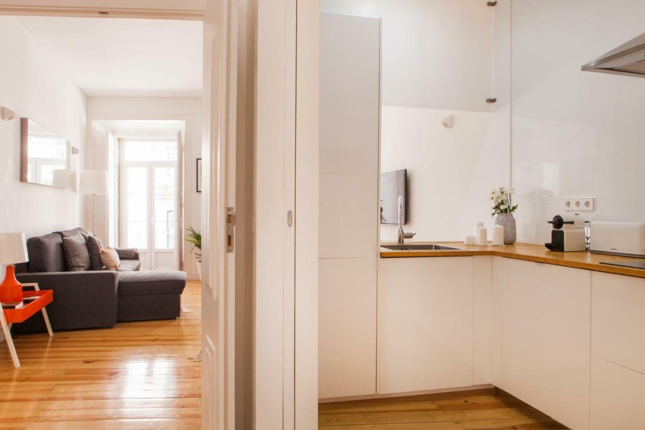 Cozy 1St Floor Flat Central Chiado District With Balconies And Ac 19Th Century Building Lisbona Esterno foto