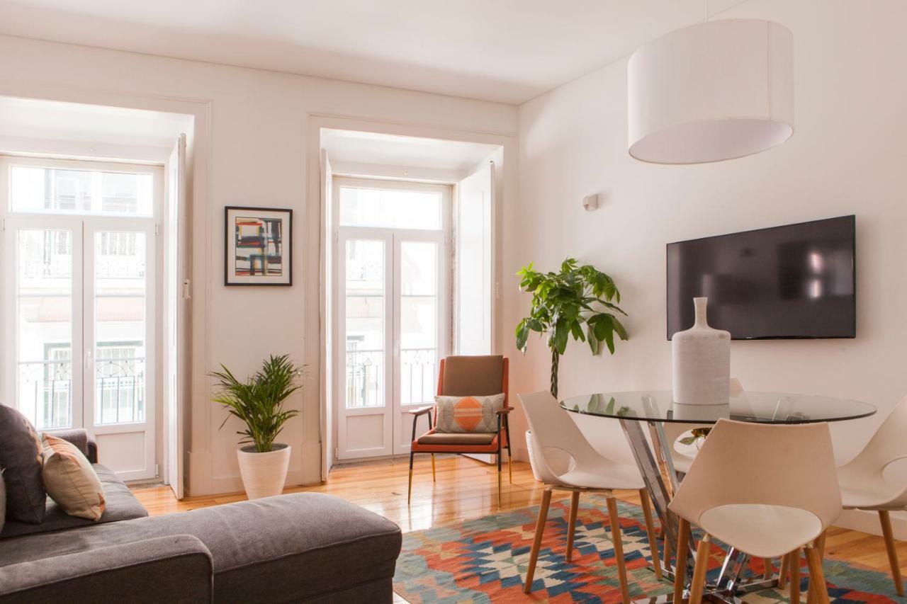 Cozy 1St Floor Flat Central Chiado District With Balconies And Ac 19Th Century Building Lisbona Esterno foto